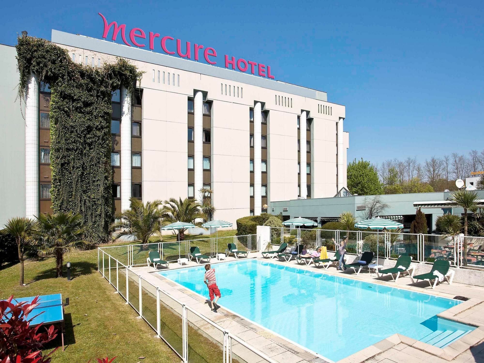 Hotel Mercure Pau Palais Des Sports Esterno foto